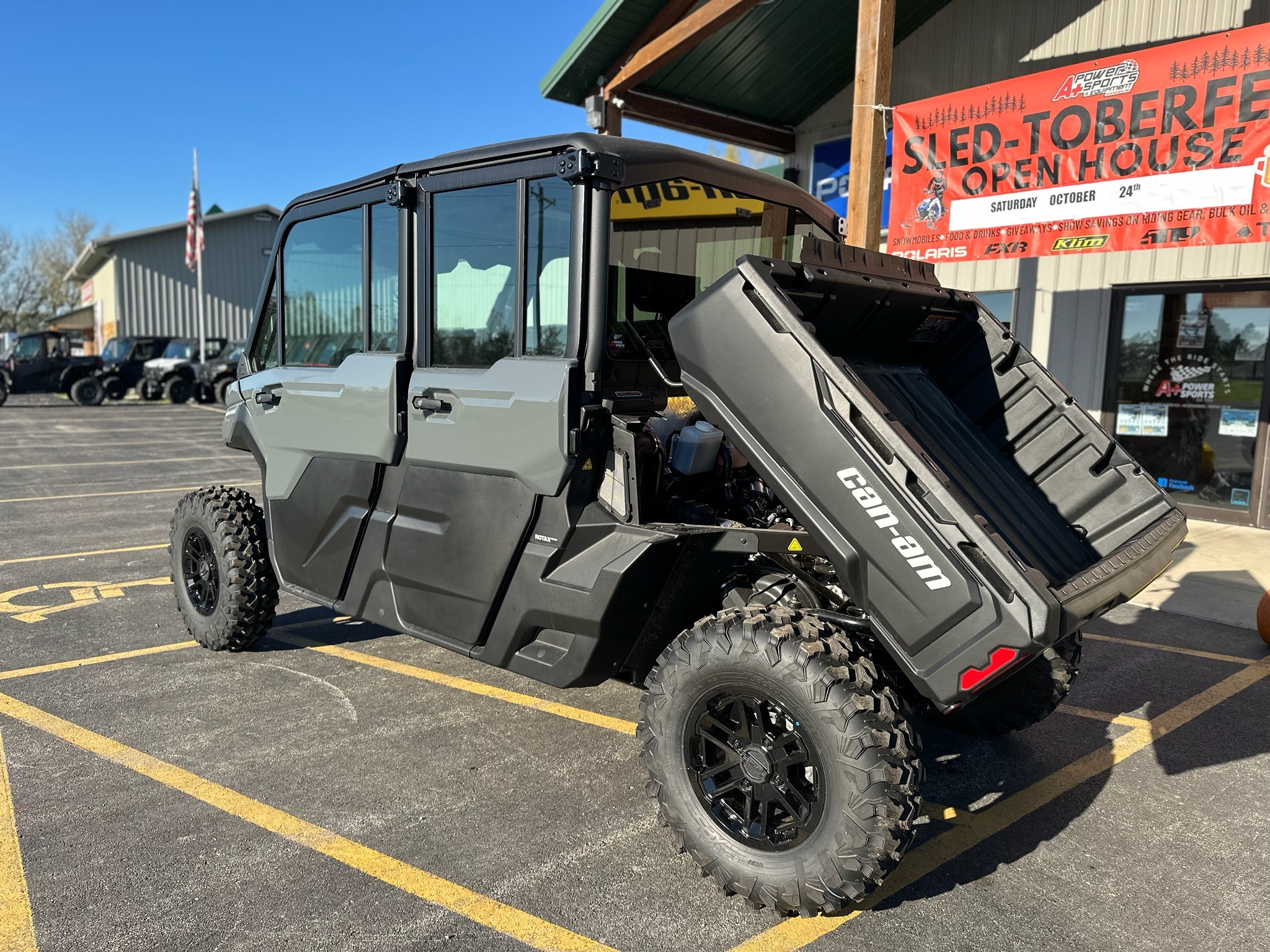 2027 Can-Am Defender MAX DPS CAB HD10 Utility Vehicles