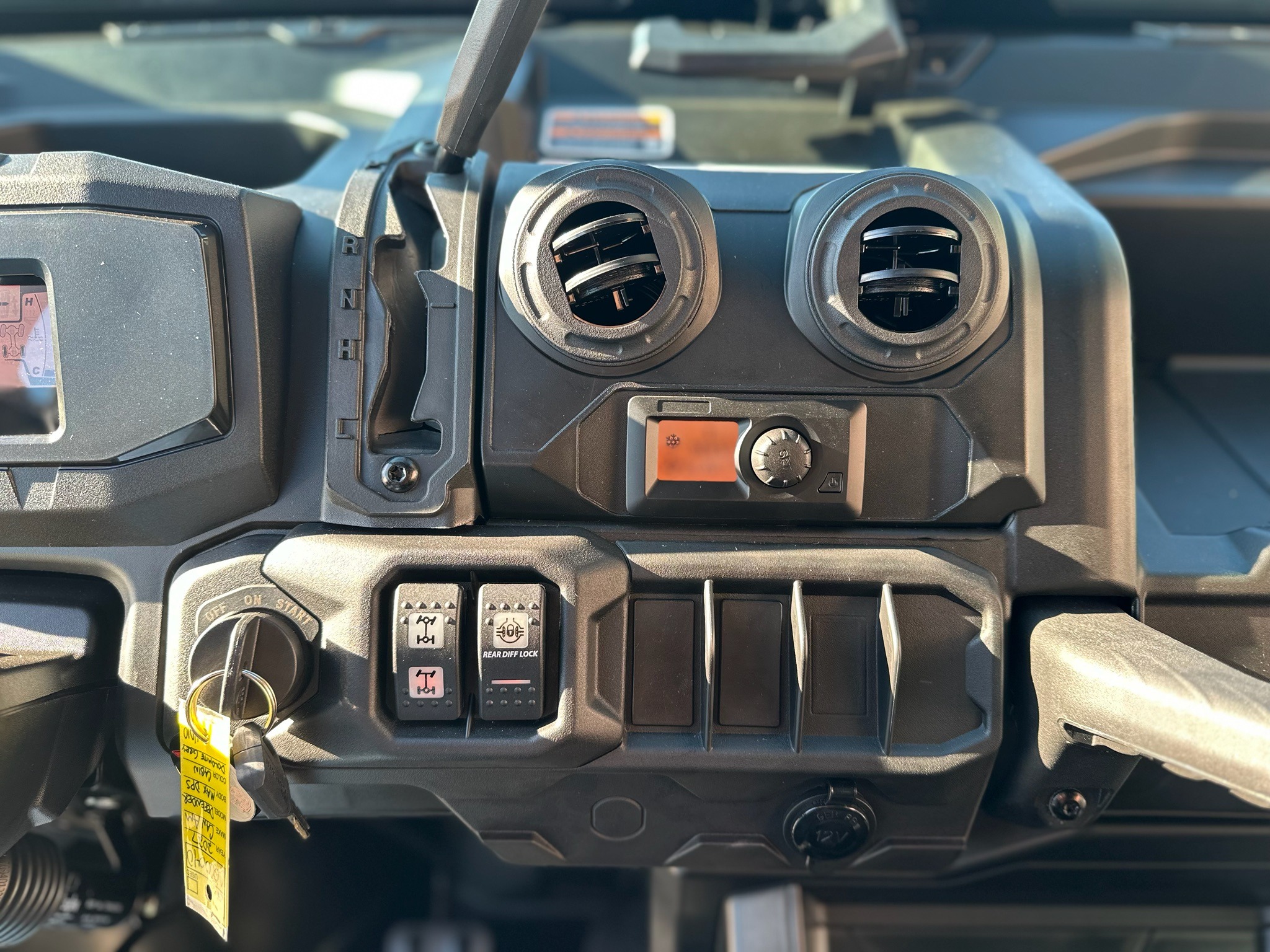 2027 Can-Am Defender MAX DPS CAB HD10 Utility Vehicles